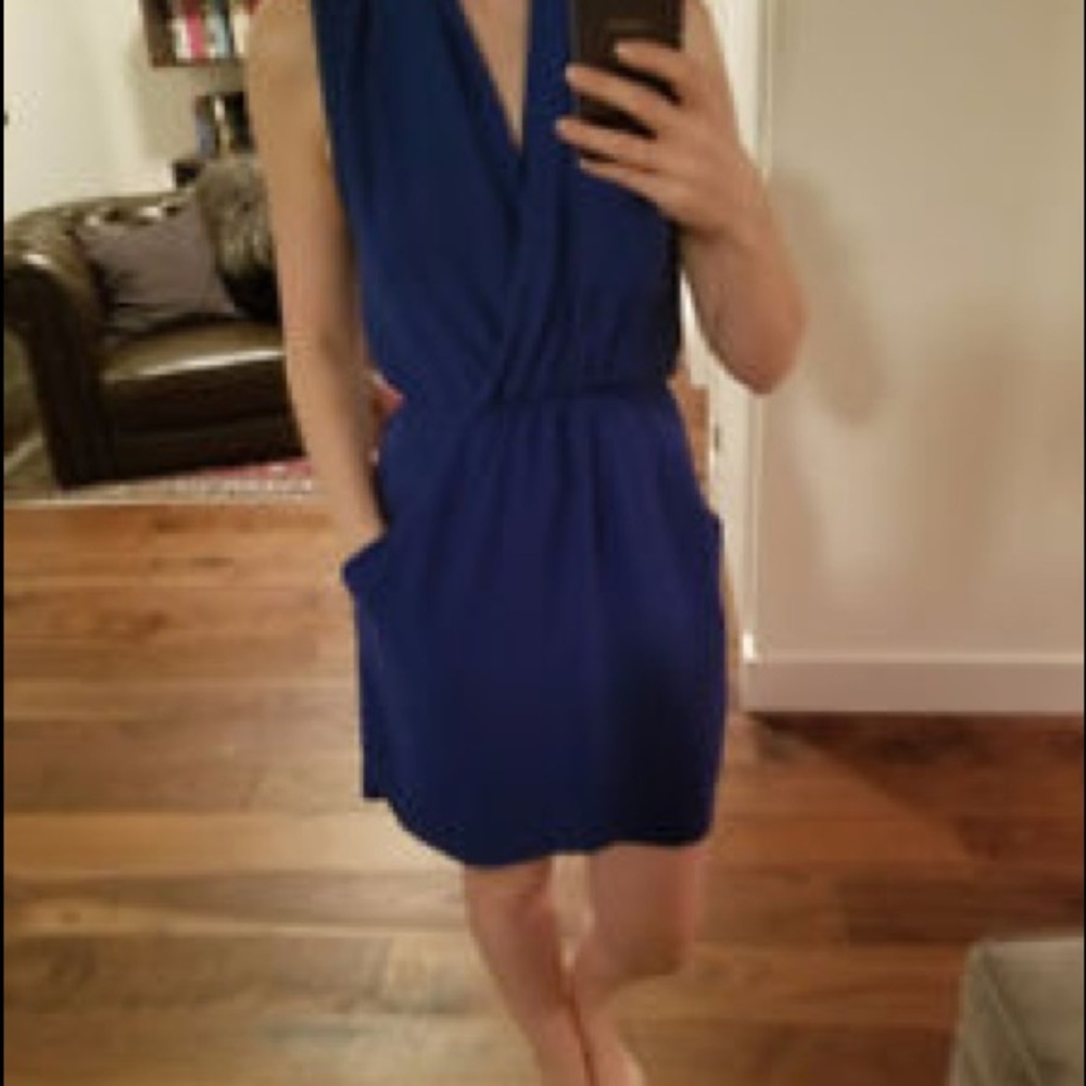 ❤️NWT stunning Aritzia Wilfred Sabine XS dress❤️